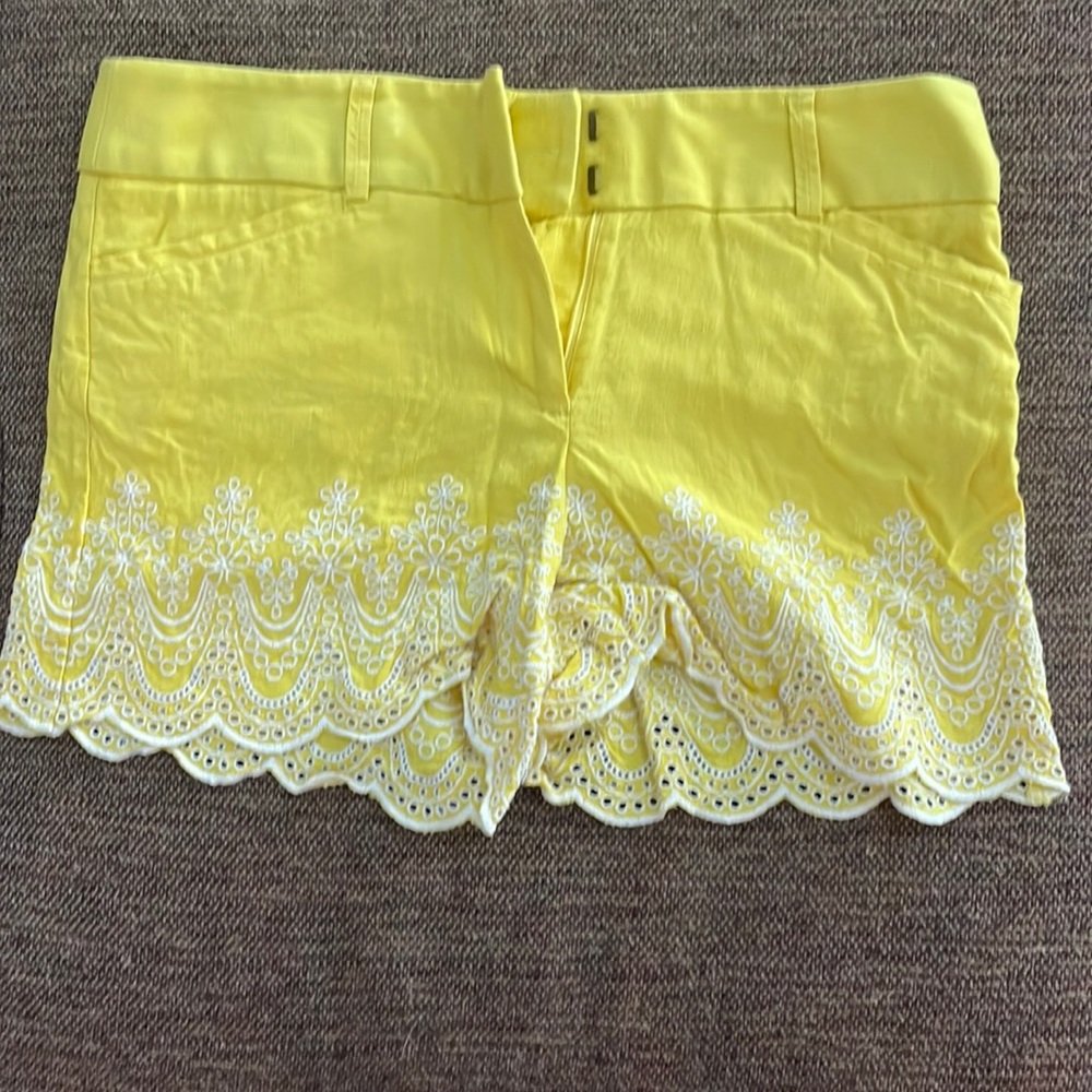 Loft yellow scalloped shorts